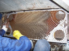 板式換熱器清洗.jpg 板式換熱器清洗.jpg