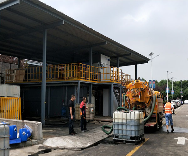 工業(yè)廢水處理現(xiàn)場(chǎng)