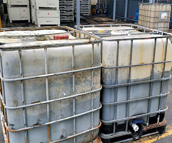 工業(yè)廢水處理現(xiàn)場(chǎng)